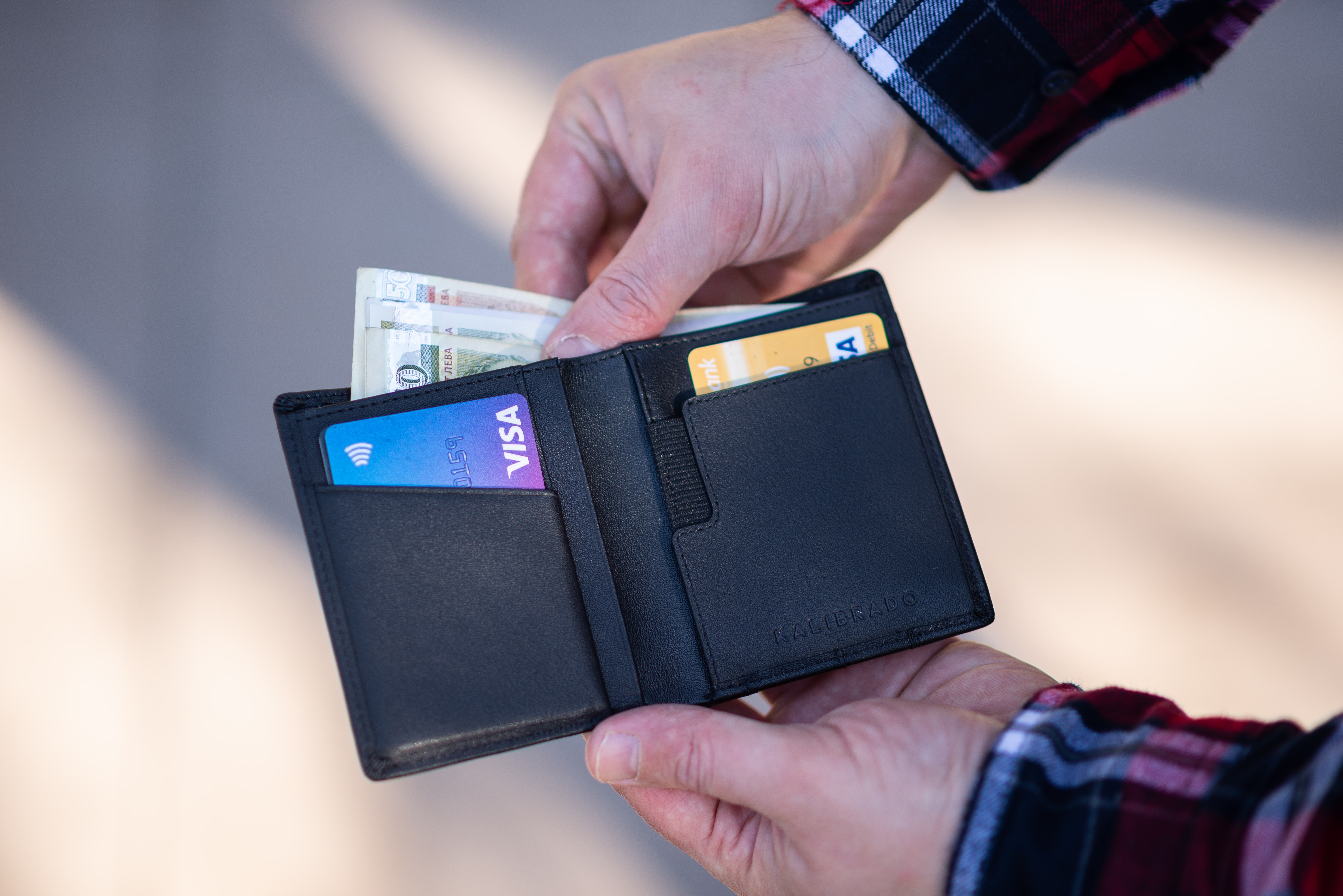 carte credito in portafoglio.jpg